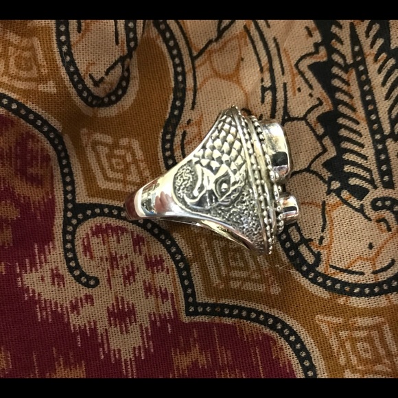 Ring - Picture 3 of 5